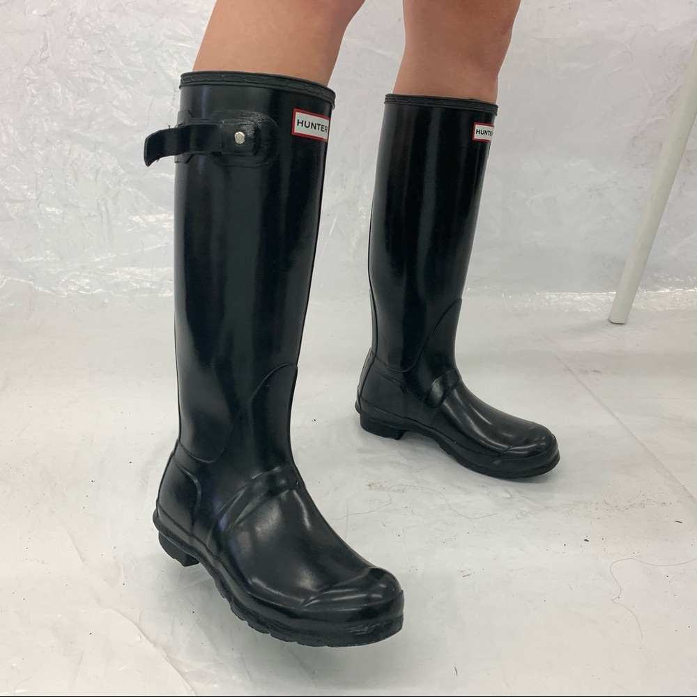 TALL BLACK GLOSSY HUNTER RAIN BOOTS SIZE 7.5-8